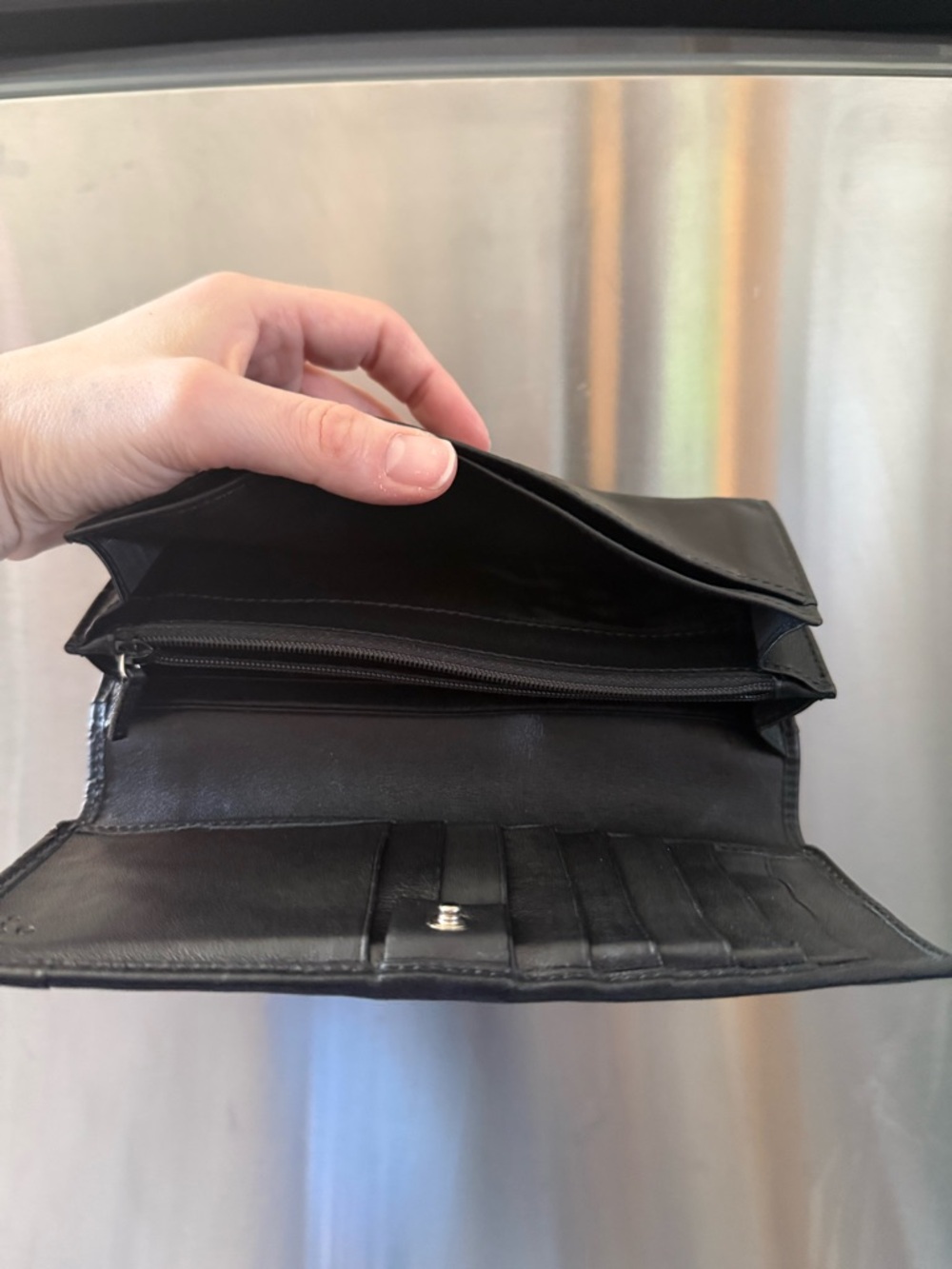 Gucci Black Leather Continental Wallet with Embossed GG Panel - Picture 3 of 5